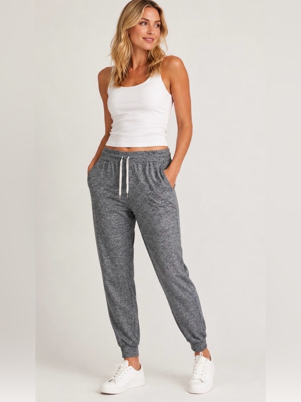 Vuori Women’s Performance Jogger Pants with Pockets in Dark Heather Gray Medium